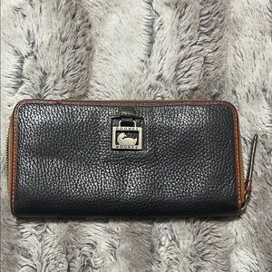 Vintage Dooney & Bourke Black Pebbled Leather Wallet with Duck Logo